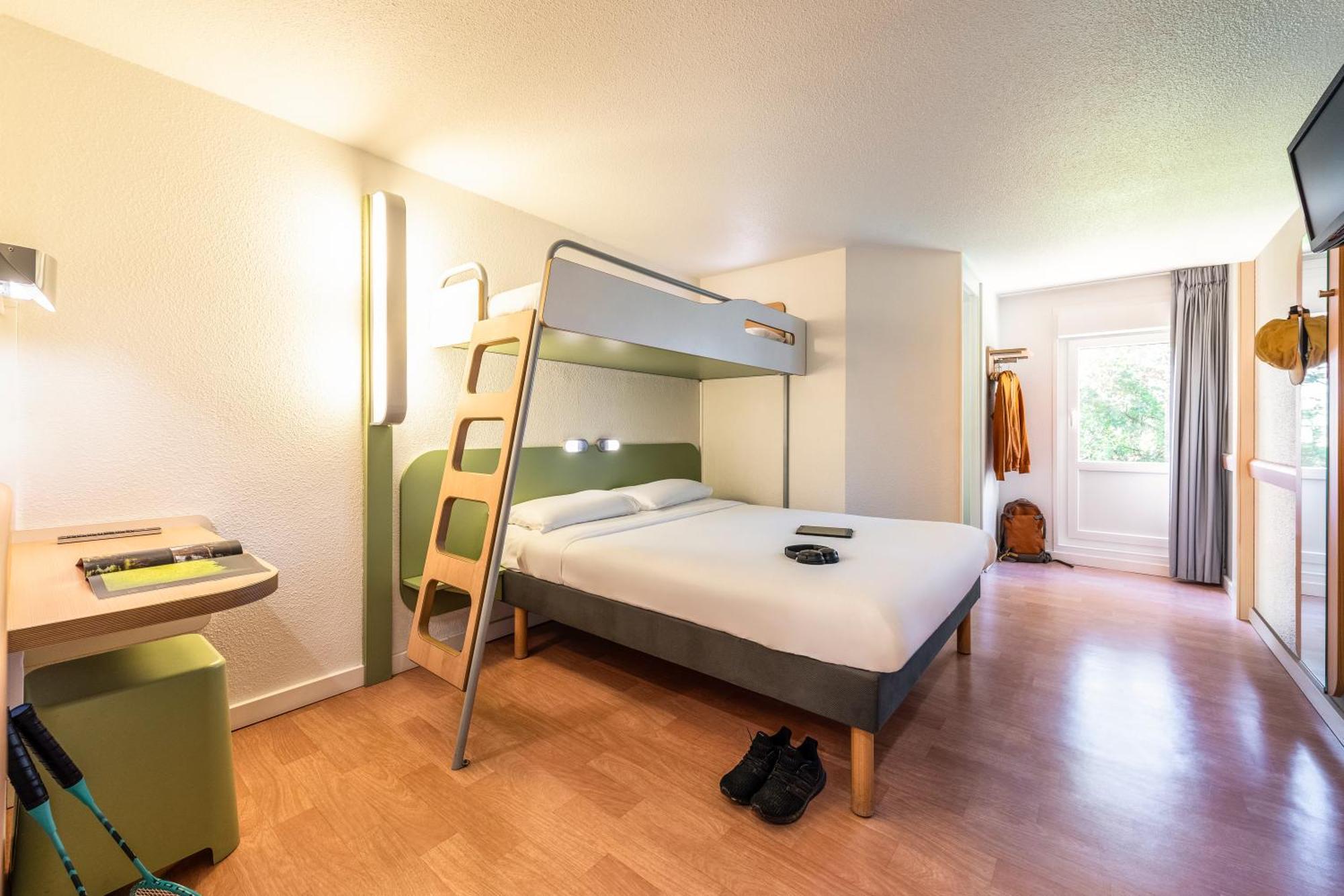 Ibis Budget Villefranche Limas Exterior foto