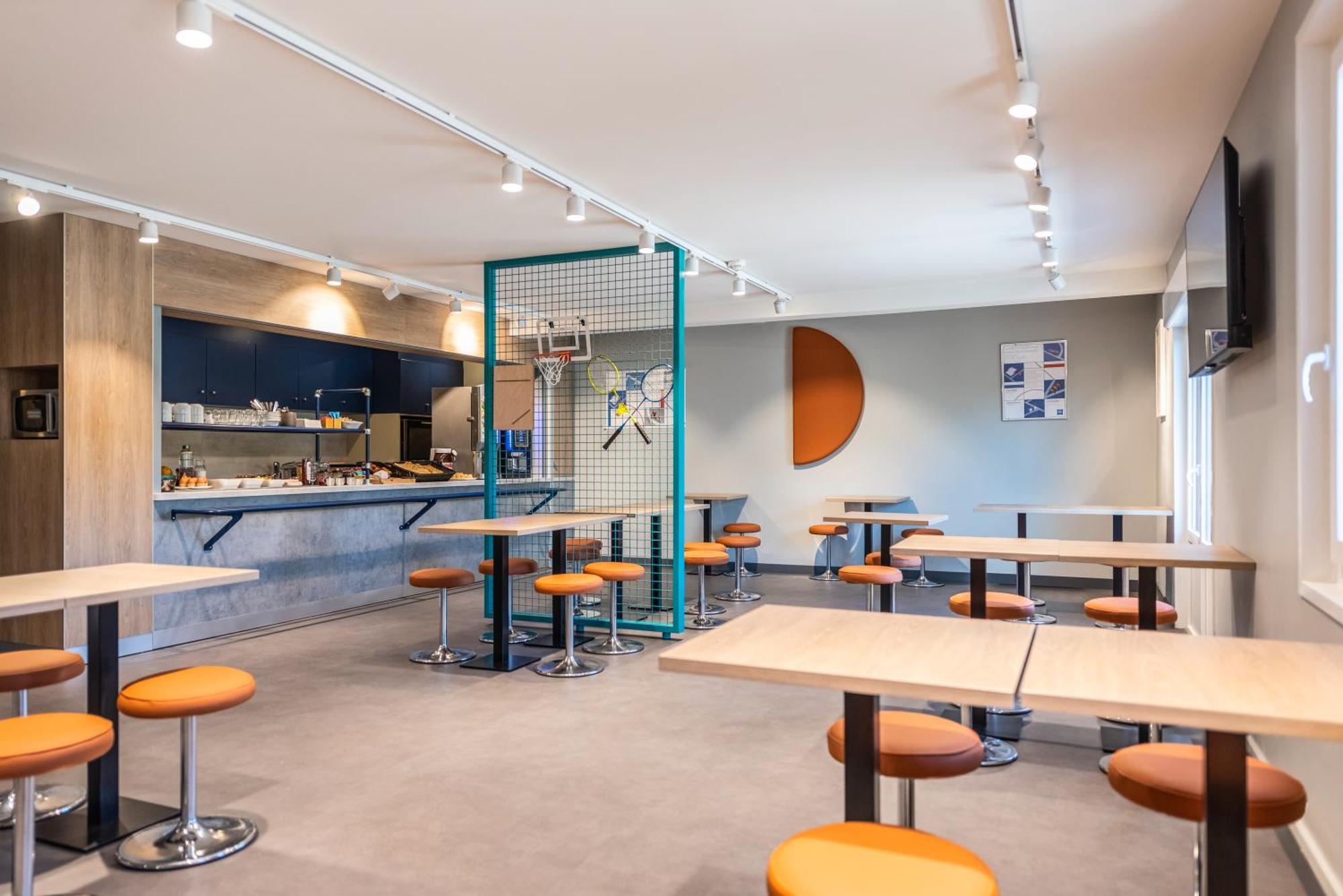 Ibis Budget Villefranche Limas Exterior foto